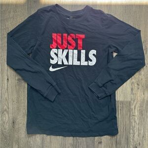 BOYS NIKE LONGSLEEVE SIZE MEDIUM